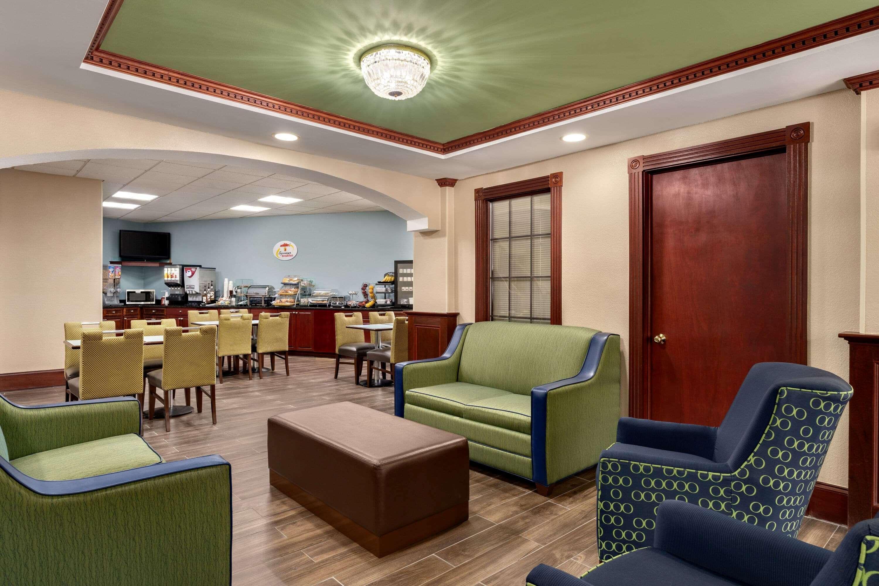 Super 8 By Wyndham West Greenwich/Providence מראה חיצוני תמונה