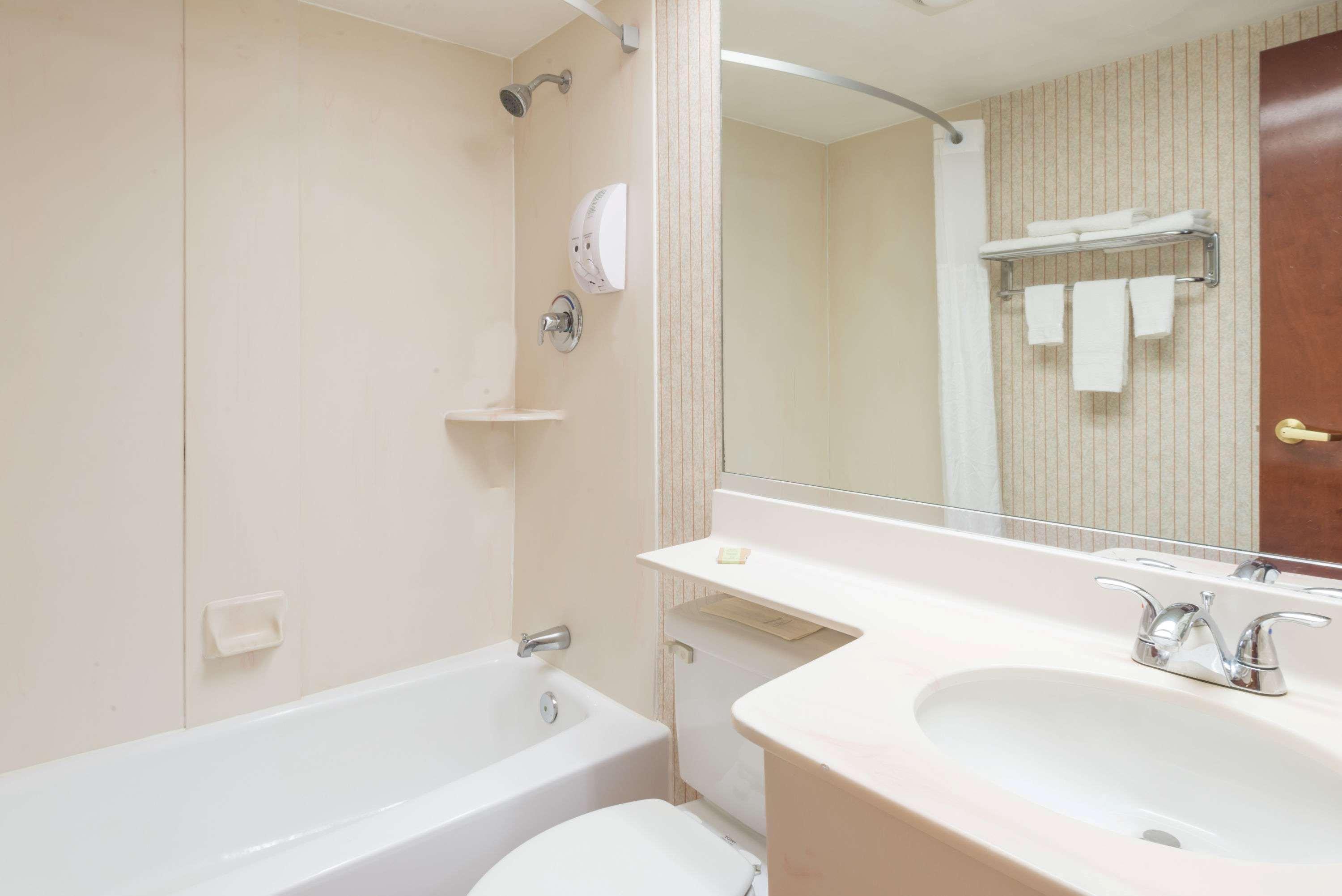 Super 8 By Wyndham West Greenwich/Providence מראה חיצוני תמונה
