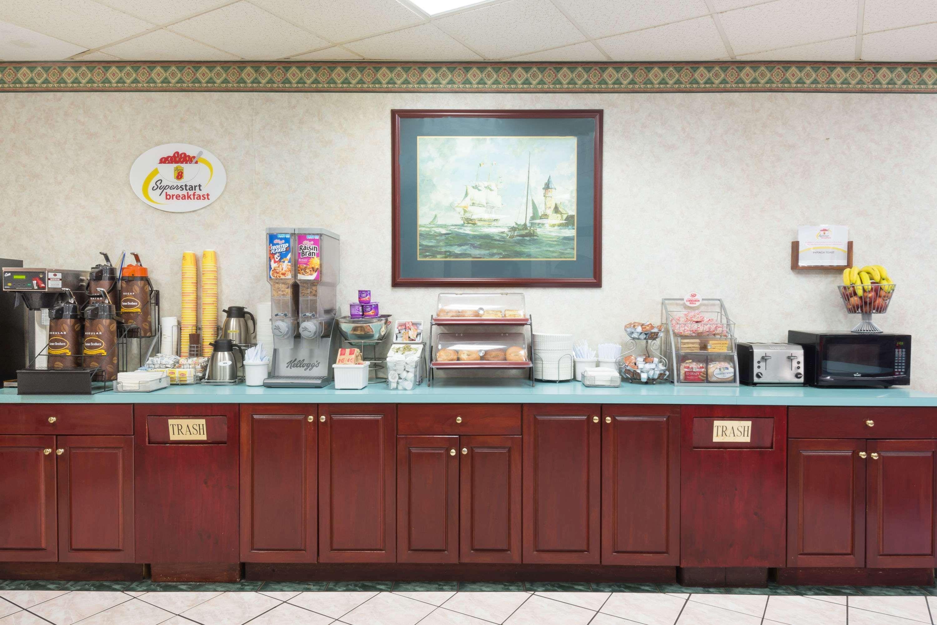 Super 8 By Wyndham West Greenwich/Providence מראה חיצוני תמונה