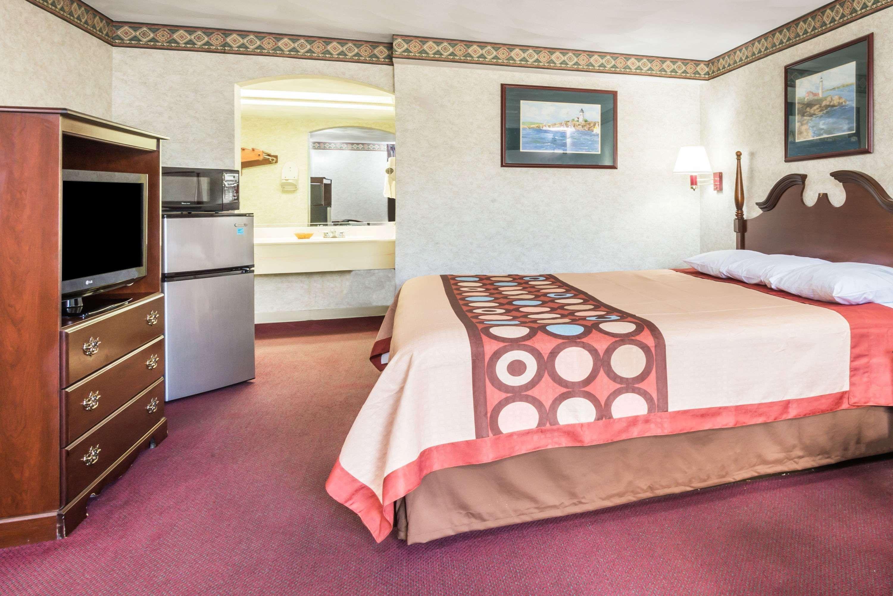 Super 8 By Wyndham West Greenwich/Providence מראה חיצוני תמונה