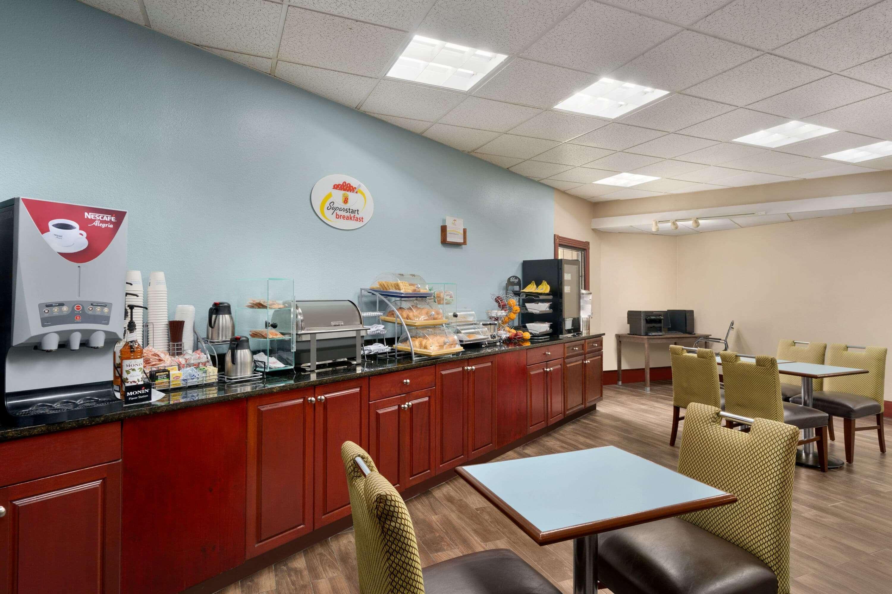 Super 8 By Wyndham West Greenwich/Providence מראה חיצוני תמונה