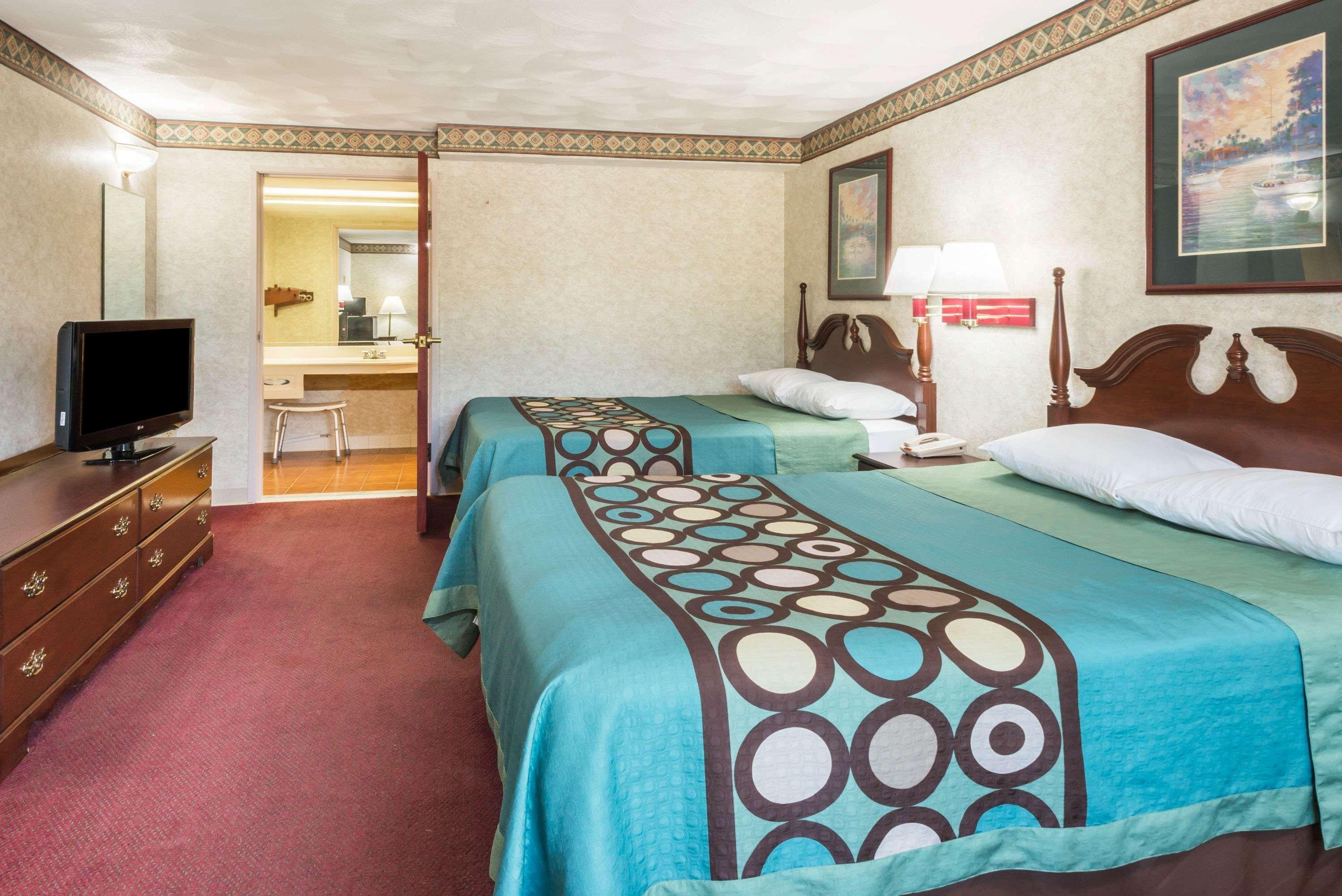 Super 8 By Wyndham West Greenwich/Providence מראה חיצוני תמונה