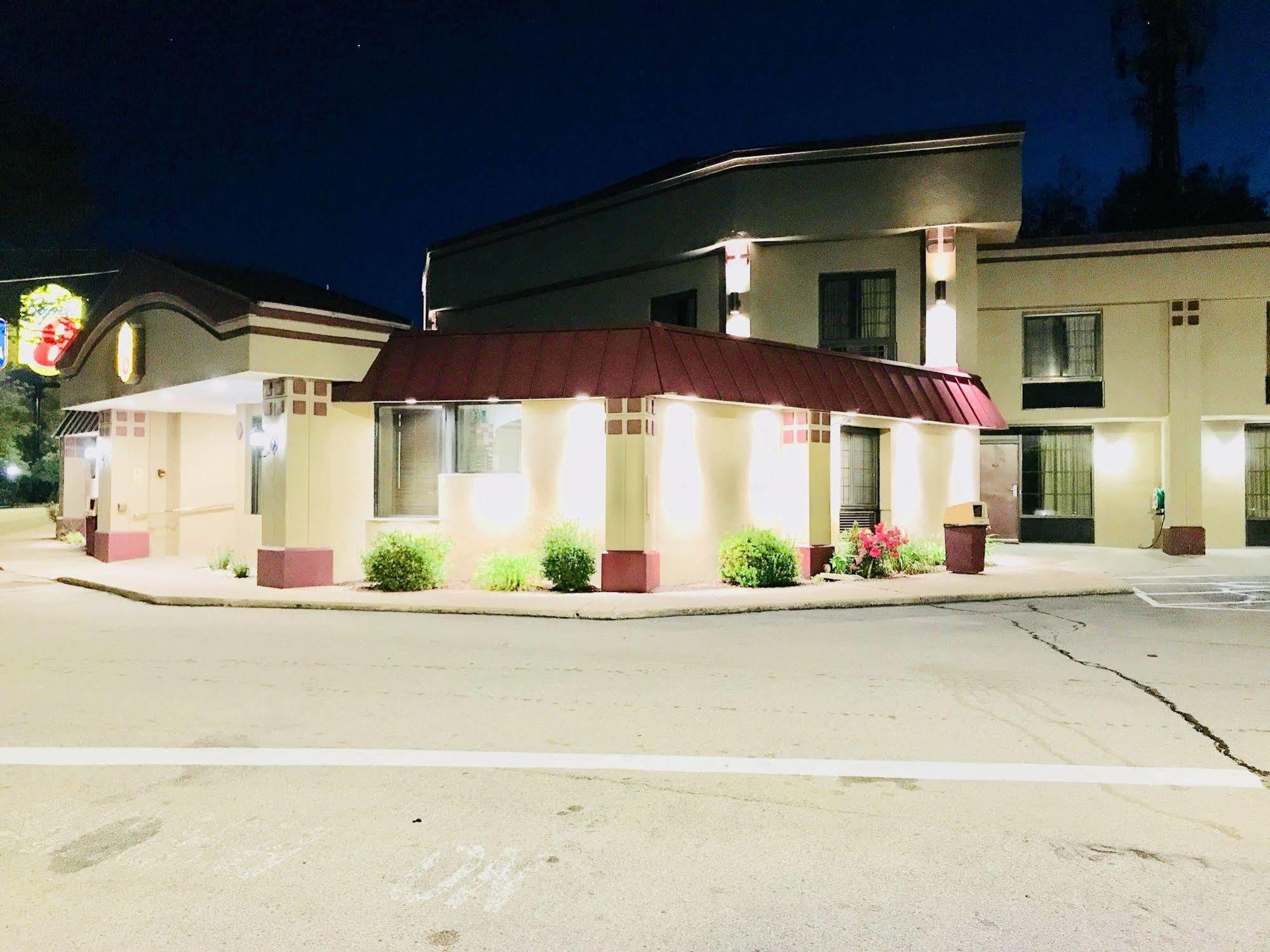 Super 8 By Wyndham West Greenwich/Providence מראה חיצוני תמונה